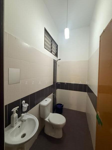 Semi-Detached House for Sale in Kuantan (Pahang) - Izzat Azman - Bathroom - PropertyGuru.com.my