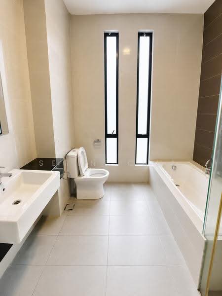 Rumah Kluster untuk Dijual di Taman Adda Heights (Tebrau) - Serene Chua - Bathroom - PropertyGuru.com.my