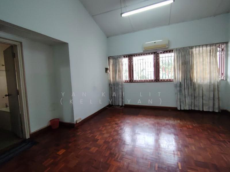Rumah Teres 2-Tingkat untuk Disewa di Taman Melawati (Ulu Kelang) - Yan Kai Lit (Kelly Yan) - Master Bedroom - PropertyGuru.com.my