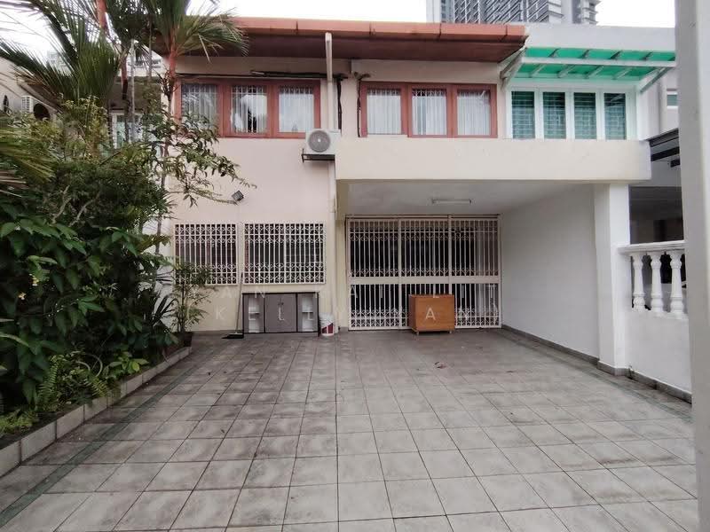Rumah Teres 2-Tingkat untuk Disewa di Taman Melawati (Ulu Kelang) - Yan Kai Lit (Kelly Yan) - Car porch - PropertyGuru.com.my