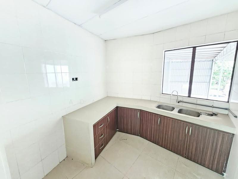 Semi-D Factory for Rent in Taman Perindustrian Taming Jaya (Balakong) - Adam Puah - Kitchen - PropertyGuru.com.my