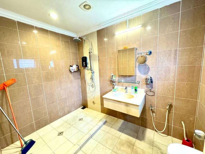 2.5-storey Terraced House for Sale in Bukit Antarabangsa (Ulu Kelang) - Ashraff Daniel - Bathroom - PropertyGuru.com.my