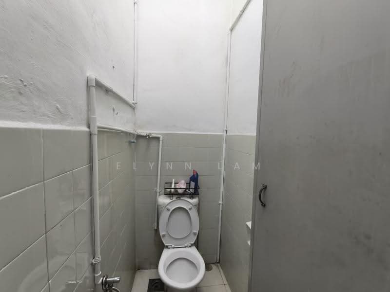 1-storey Terraced House for Sale in Taman Johor Jaya (Johor Bahru) - Elynn Lam - Bathroom - PropertyGuru.com.my