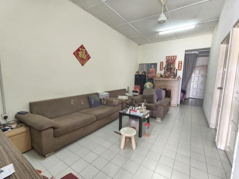 1-storey Terraced House for Sale in Taman Johor Jaya (Johor Bahru) - Elynn Lam - Living Room - PropertyGuru.com.my