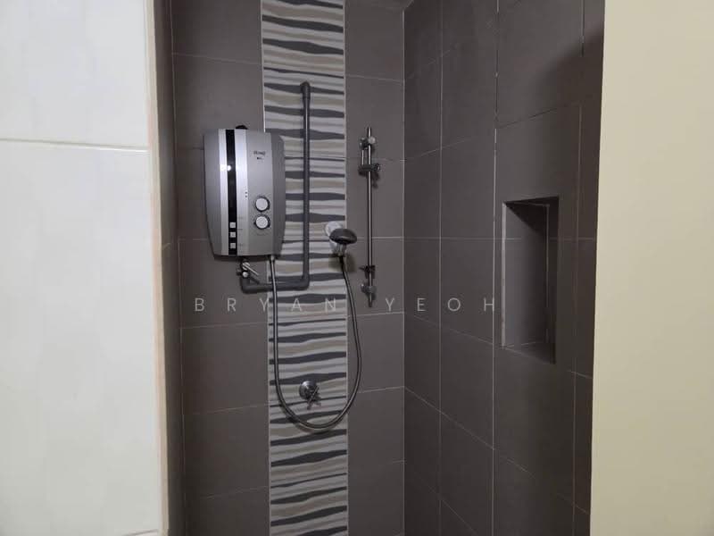 Kondominium untuk Disewa di The Zest @ Kinrara 9 - Bryan Yeoh - Bathroom - PropertyGuru.com.my