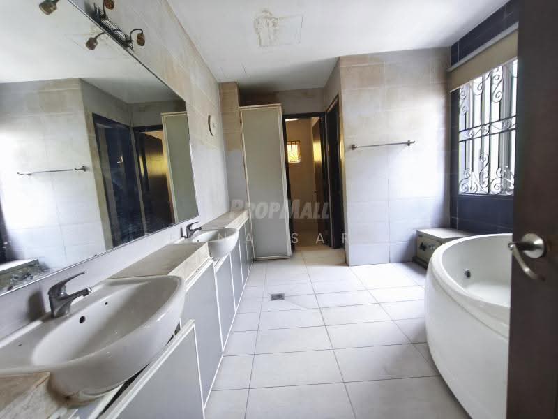 Bungalow House untuk Dijual di Bungalow 3 Storey Taman Yarl OUG (Kuala Lumpur) - Reena Sarif - Bathroom - PropertyGuru.com.my