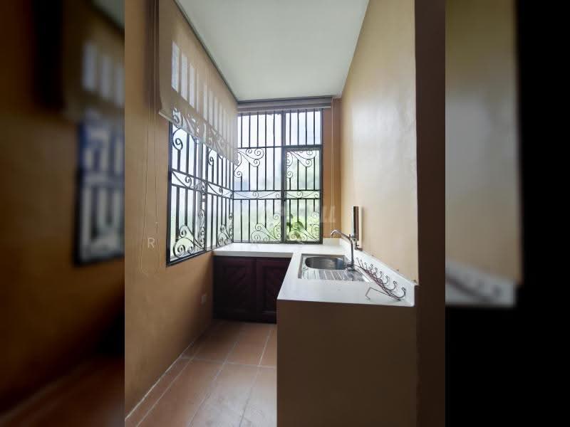 Bungalow House untuk Dijual di Bungalow 3 Storey Taman Yarl OUG (Kuala Lumpur) - Reena Sarif - Kitchen - PropertyGuru.com.my