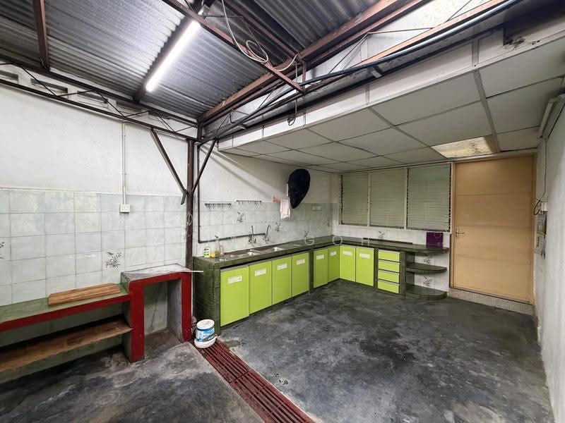 Rumah Teres untuk Disewa di Island Glades (Jelutong) - Qyan Goh - Kitchen - PropertyGuru.com.my