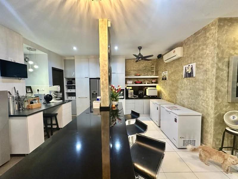 3-storey Terraced House for Sale in Denai Alam (Shah Alam) - Adzura Zamedin - Kitchen - PropertyGuru.com.my