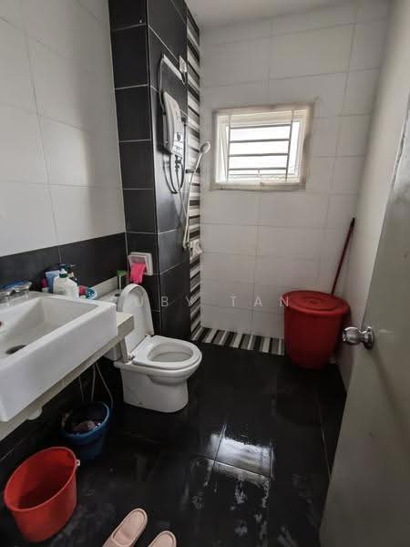 Rumah Teres 2-Tingkat untuk Dijual di Bandar Putra Kulai (Kulai) - Ruby Tan - Bathroom - PropertyGuru.com.my