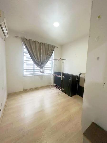 Service Residence for Sale at Larkin Heights - Dylan Tan - Bedroom - PropertyGuru.com.my