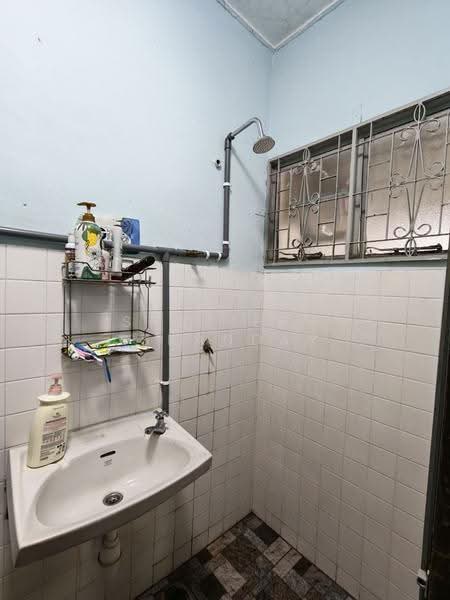 Rumah Teres 2-Tingkat untuk Dijual di Batu Caves (Selangor) - Shaziery Iskandar - Bathroom - PropertyGuru.com.my
