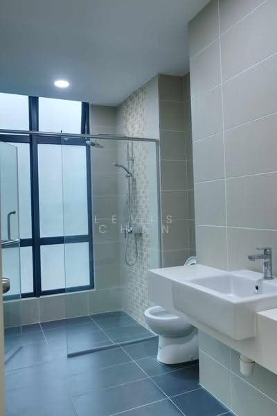 Kondominium untuk Disewa di Brezza Hill - Levis Chan - Bathroom - PropertyGuru.com.my