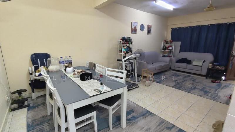 2-storey Terraced House for Sale in Taman Putra Prima (Puchong) - Luqman Zamri - Living Room - PropertyGuru.com.my