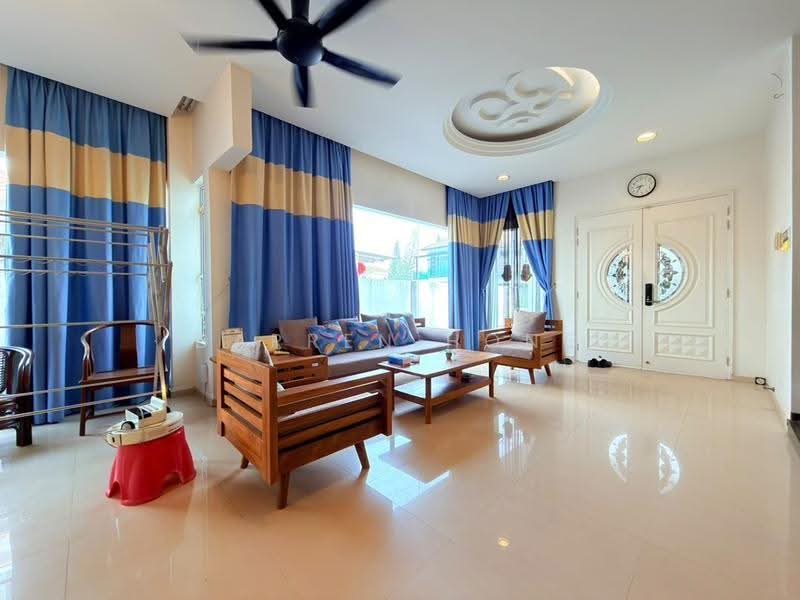 Rumah Berkembar untuk Dijual di Taman Perling (Perling) - Darren Hong - Living Room - PropertyGuru.com.my