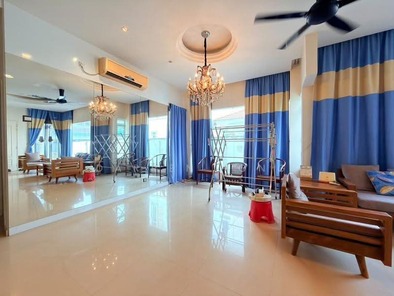 Rumah Berkembar untuk Dijual di Taman Perling (Perling) - Darren Hong - Living Room - PropertyGuru.com.my
