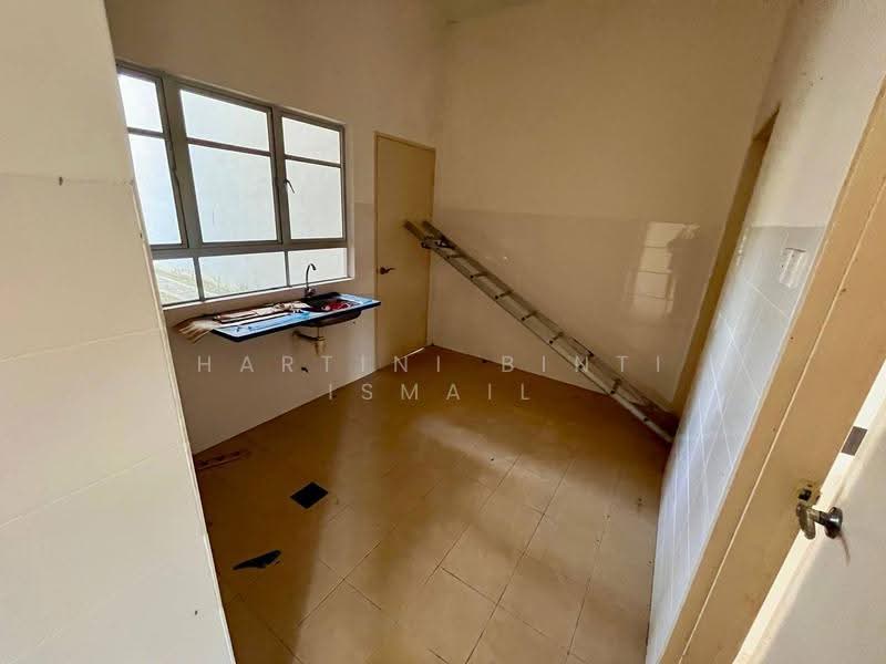 2-storey Terraced House for Sale in Denai Alam (Shah Alam) - Hartini Binti Ismail - Kitchen - PropertyGuru.com.my