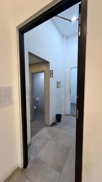 Semi-D Factory for Sale in Taman Perindustrian Meranti Jaya (Puchong) - Eric Tham - Bathroom - PropertyGuru.com.my