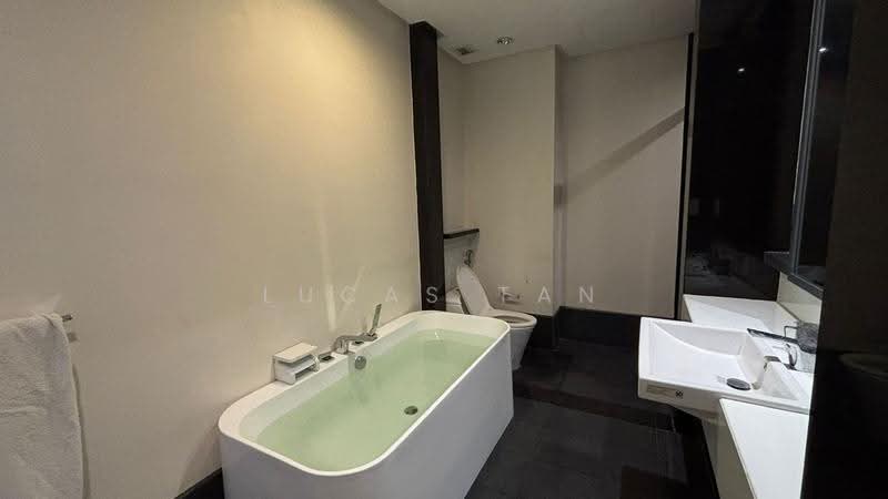Kediaman Servis untuk Dijual di The Mews - Lucas Tan - Bathroom - PropertyGuru.com.my