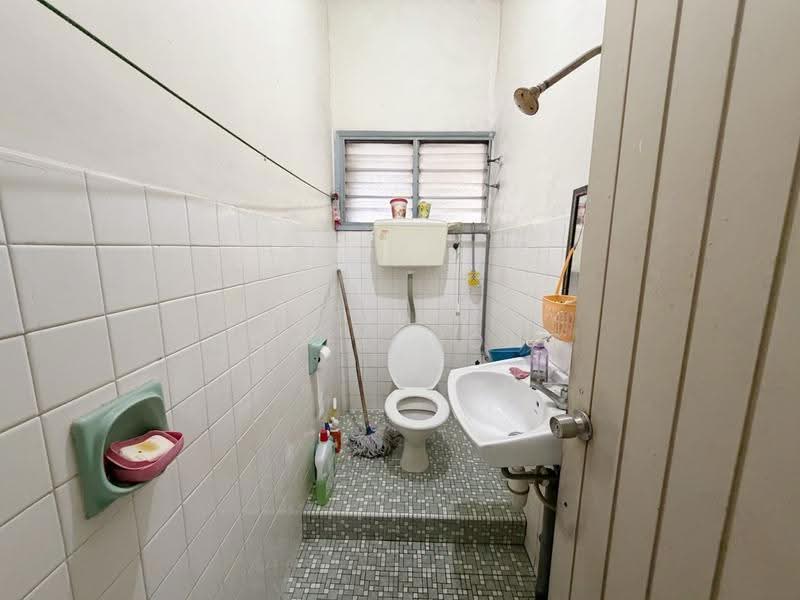 2-storey Terraced House for Sale in Taman Selayang Baru (Selayang) - Coyee Wong - Bathroom - PropertyGuru.com.my