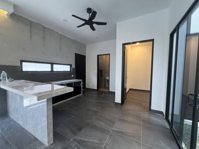 Rumah Kluster untuk Disewa di Taman Tropika (Kulai) - Nick Low - Kitchen - PropertyGuru.com.my