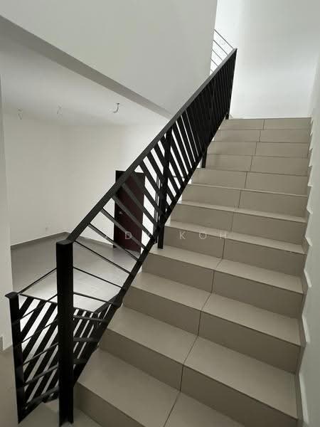 Rumah Teres 3-Tingkat untuk Dijual di Batu 9 (Cheras) - Cady Koh - PropertyGuru.com.my
