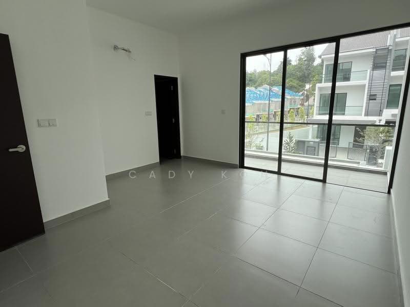 Rumah Teres 3-Tingkat untuk Dijual di Batu 9 (Cheras) - Cady Koh - PropertyGuru.com.my
