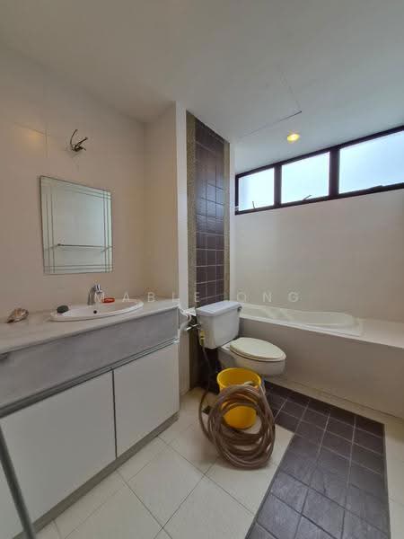 Kondominium untuk Dijual di Marina Tower (Ratu Mutiara) - Mable Ong - Bathroom - PropertyGuru.com.my