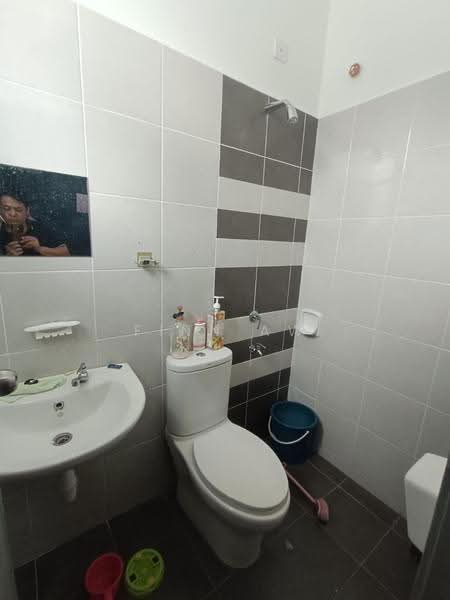 2-storey Terraced House for Sale in Mutiara Rini (Skudai) - Finn Aw - Bathroom - PropertyGuru.com.my
