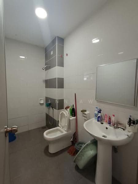 2-storey Terraced House for Sale in Mutiara Rini (Skudai) - Finn Aw - Bathroom - PropertyGuru.com.my