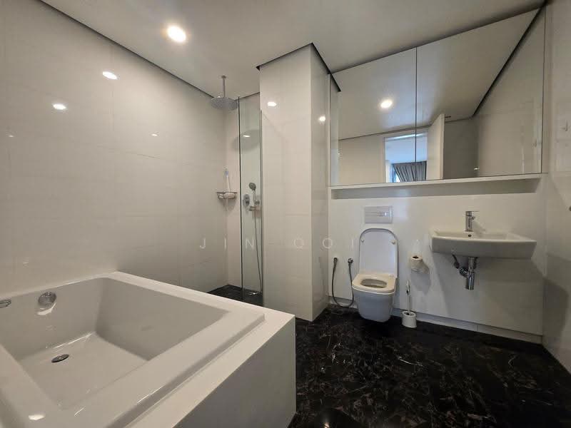 Kediaman Servis untuk Disewa di Arcoris Residences - Jin Ooi - Bathroom - PropertyGuru.com.my
