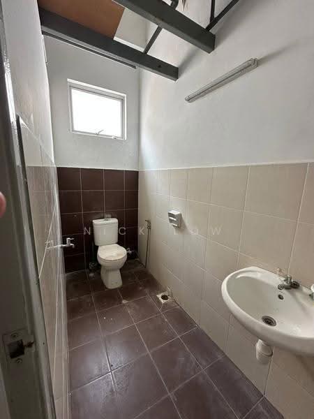Office for Rent in Taman Nusantara Prima (Gelang Patah) - Nick Low - Bathroom - PropertyGuru.com.my