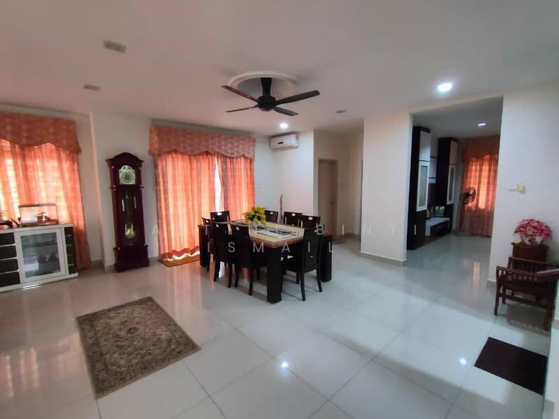 Bungalow House for Sale in Bandar Penawar (Kota Tinggi) - Hartini Binti Ismail - Dining Room - PropertyGuru.com.my