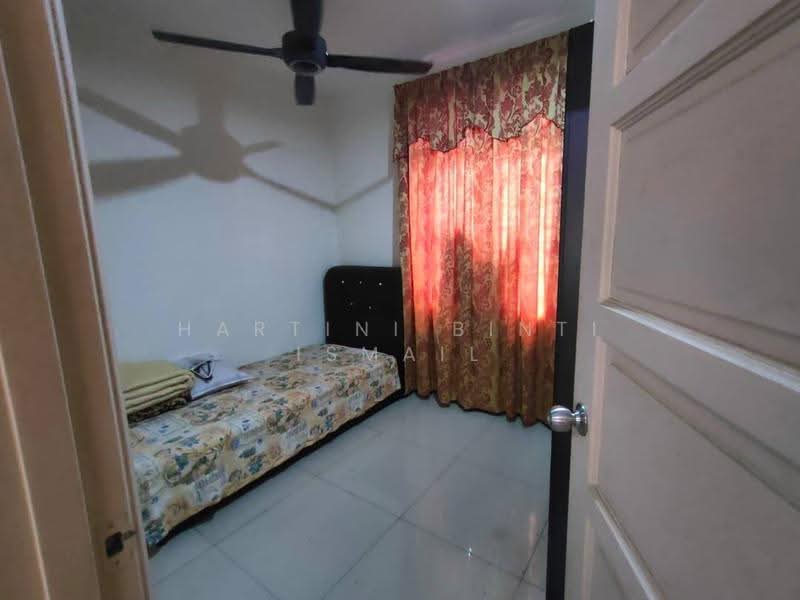 Bungalow House for Sale in Bandar Penawar (Kota Tinggi) - Hartini Binti Ismail - Bedroom - PropertyGuru.com.my