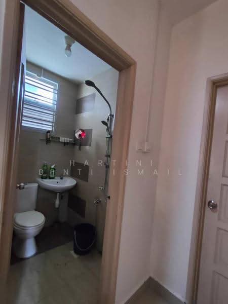 Bungalow House for Sale in Bandar Penawar (Kota Tinggi) - Hartini Binti Ismail - Bathroom - PropertyGuru.com.my