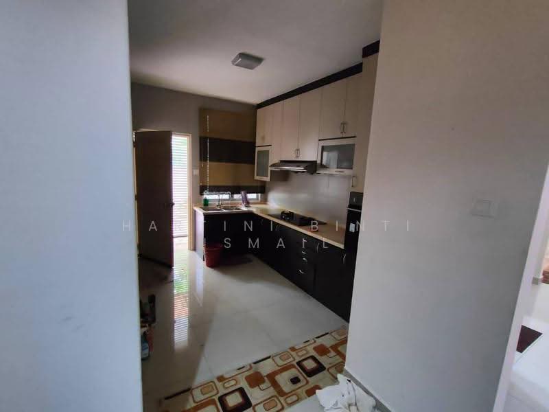 Bungalow House for Sale in Bandar Penawar (Kota Tinggi) - Hartini Binti Ismail - Kitchen - PropertyGuru.com.my