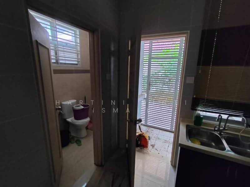 Bungalow House for Sale in Bandar Penawar (Kota Tinggi) - Hartini Binti Ismail - Bathroom - PropertyGuru.com.my