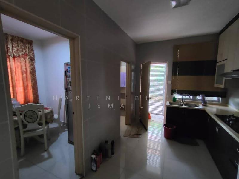 Bungalow House for Sale in Bandar Penawar (Kota Tinggi) - Hartini Binti Ismail - Kitchen - PropertyGuru.com.my