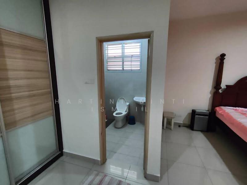 Bungalow House for Sale in Bandar Penawar (Kota Tinggi) - Hartini Binti Ismail - Bedroom - PropertyGuru.com.my