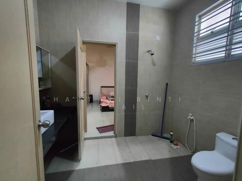 Bungalow House for Sale in Bandar Penawar (Kota Tinggi) - Hartini Binti Ismail - Bathroom - PropertyGuru.com.my
