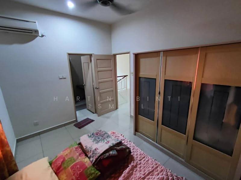 Bungalow House for Sale in Bandar Penawar (Kota Tinggi) - Hartini Binti Ismail - Bedroom - PropertyGuru.com.my