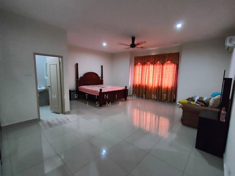 Bungalow House for Sale in Bandar Penawar (Kota Tinggi) - Hartini Binti Ismail - Bedroom - PropertyGuru.com.my