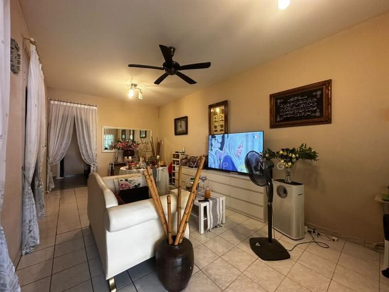 Rumah Teres 1-Tingkat untuk Dijual di Taman Ungku Tun Aminah (Skudai) - Shirley Pang - Living Room - PropertyGuru.com.my