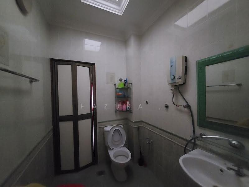 Rumah Teres 2-Tingkat untuk Dijual di Seksyen 6 (Shah Alam) - Hazura . - Bathroom - PropertyGuru.com.my