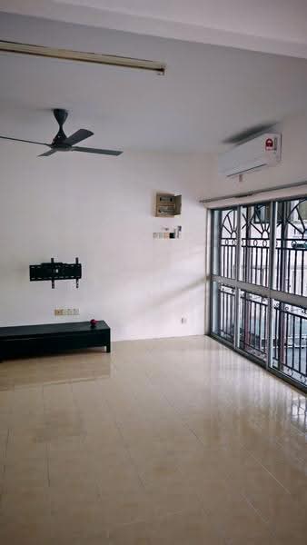 Rumah Teres 2-Tingkat untuk Disewa di Kota Kemuning (Shah Alam) - Michelle Lai - Living Room - PropertyGuru.com.my