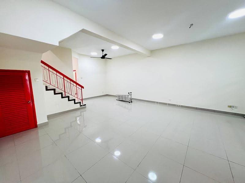 Rumah Teres 2-Tingkat untuk Dijual di Taman Pelangi Semenyih (Semenyih) - Hawa Ibrahim - Living Room - PropertyGuru.com.my