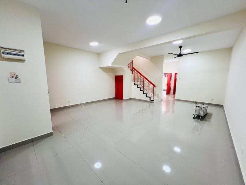 Rumah Teres 2-Tingkat untuk Dijual di Taman Pelangi Semenyih (Semenyih) - Hawa Ibrahim - Living Room - PropertyGuru.com.my