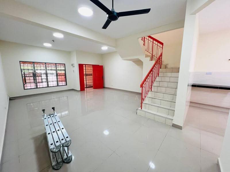 Rumah Teres 2-Tingkat untuk Dijual di Taman Pelangi Semenyih (Semenyih) - Hawa Ibrahim - Living Room - PropertyGuru.com.my