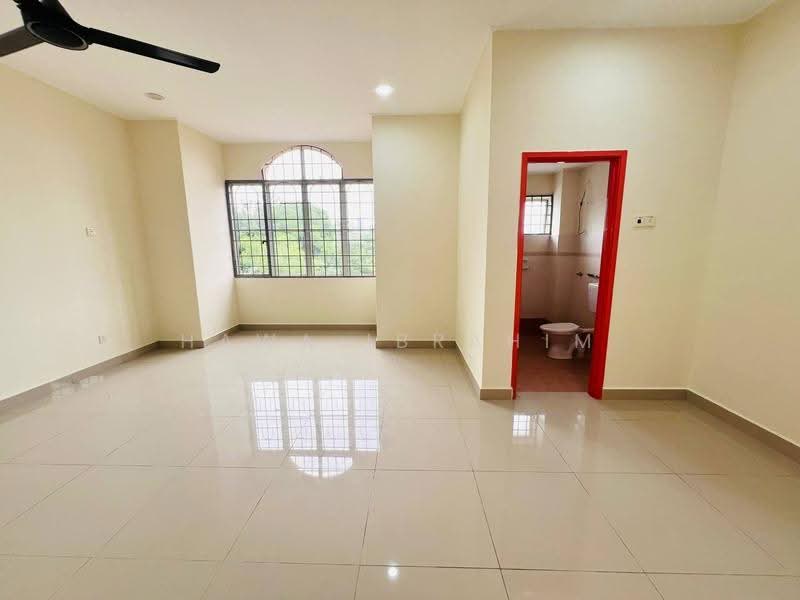 Rumah Teres 2-Tingkat untuk Dijual di Taman Pelangi Semenyih (Semenyih) - Hawa Ibrahim - Living Room - PropertyGuru.com.my