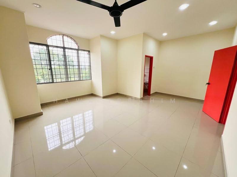 Rumah Teres 2-Tingkat untuk Dijual di Taman Pelangi Semenyih (Semenyih) - Hawa Ibrahim - Living Room - PropertyGuru.com.my